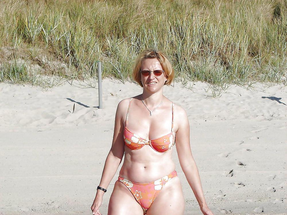 24P My Favourite Genuine Amateur MILF's 16
