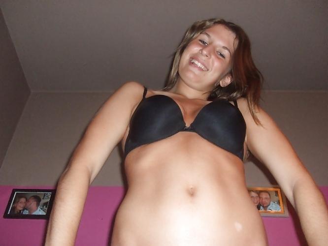 21P Amateur brunette lesbian.