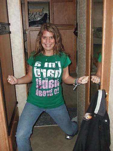21P Amateur brunette lesbian.