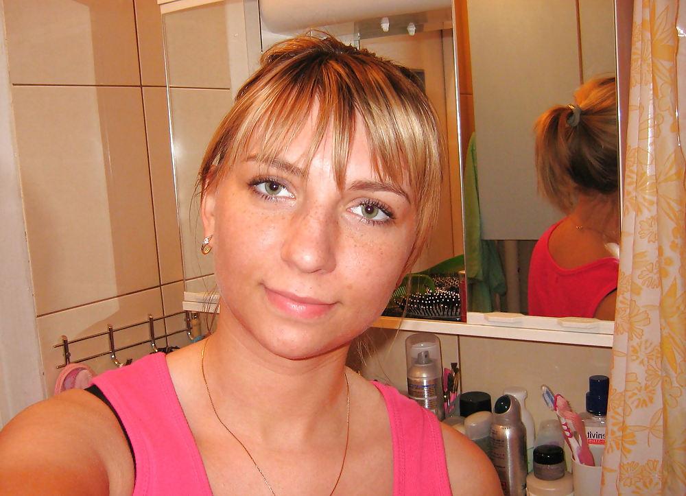 20P Sexy Amateur Blonde Milf 