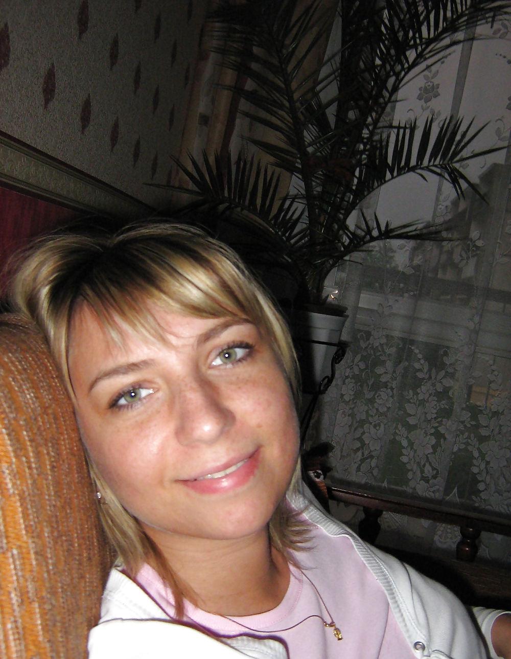 20P Sexy Amateur Blonde Milf 