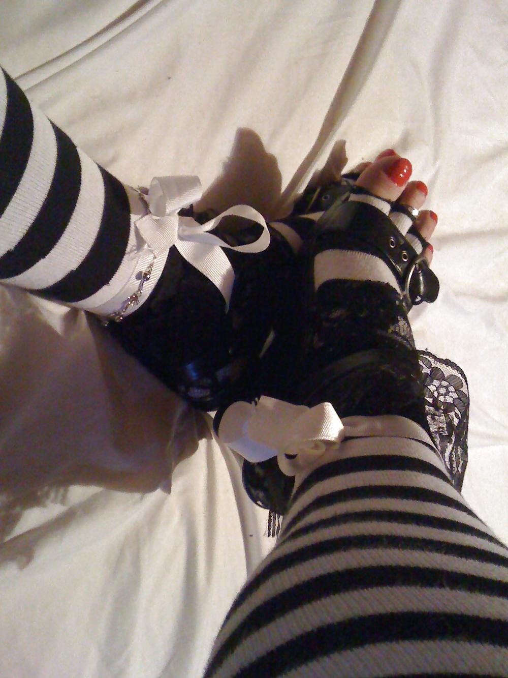 12P Black and White Stripes