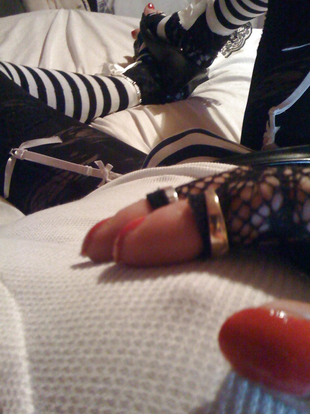 12P Black and White Stripes