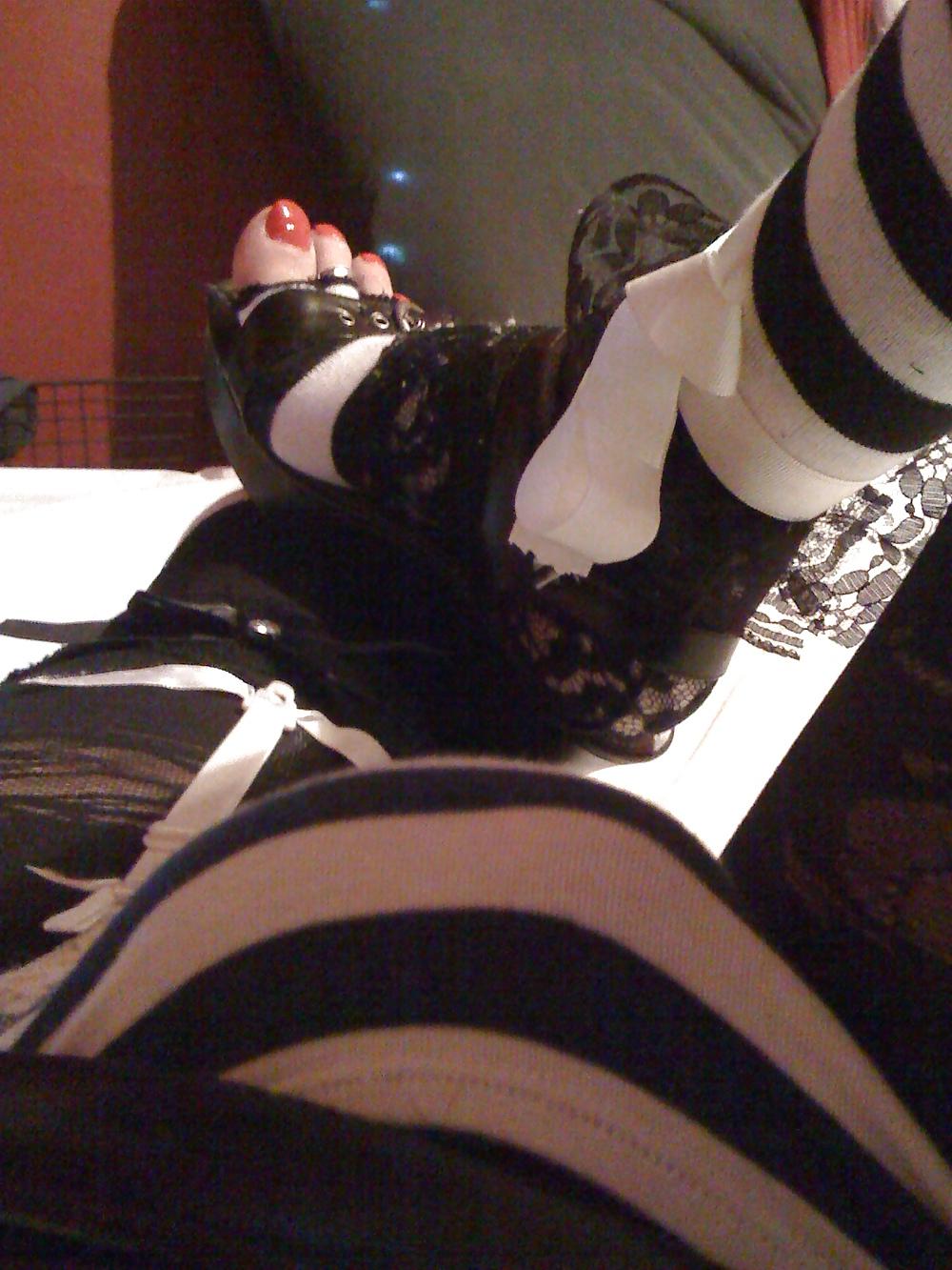 12P Black and White Stripes
