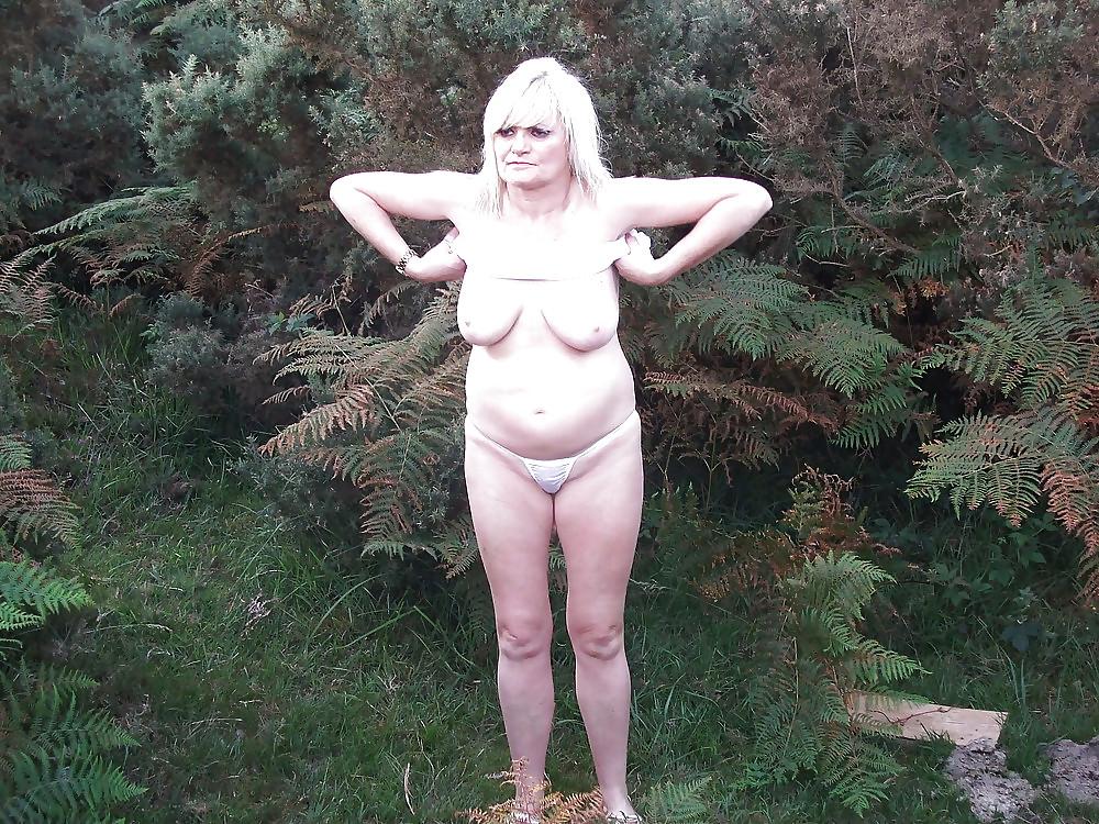 16P UK Amateur Slut Milf Samantha 42
