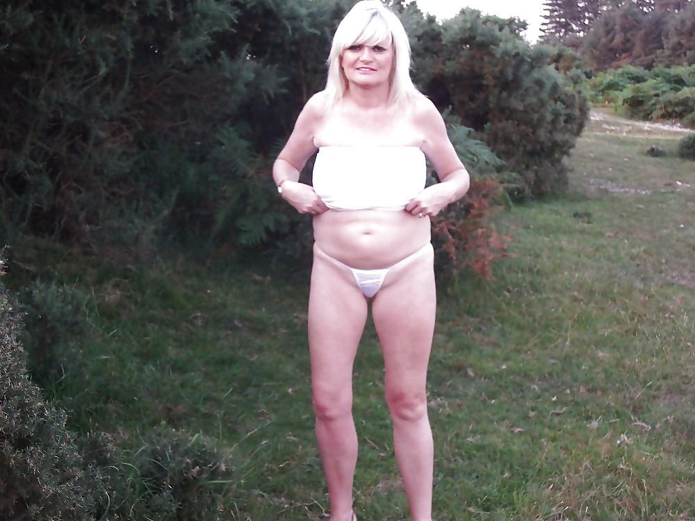 16P UK Amateur Slut Milf Samantha 42