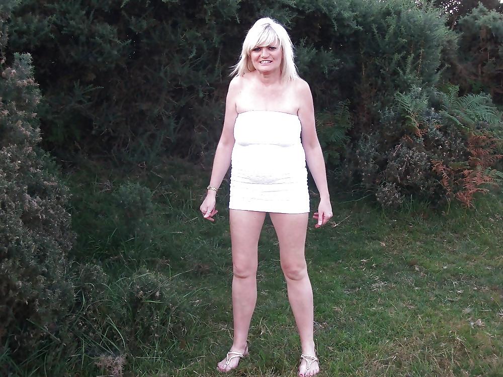 16P UK Amateur Slut Milf Samantha 42