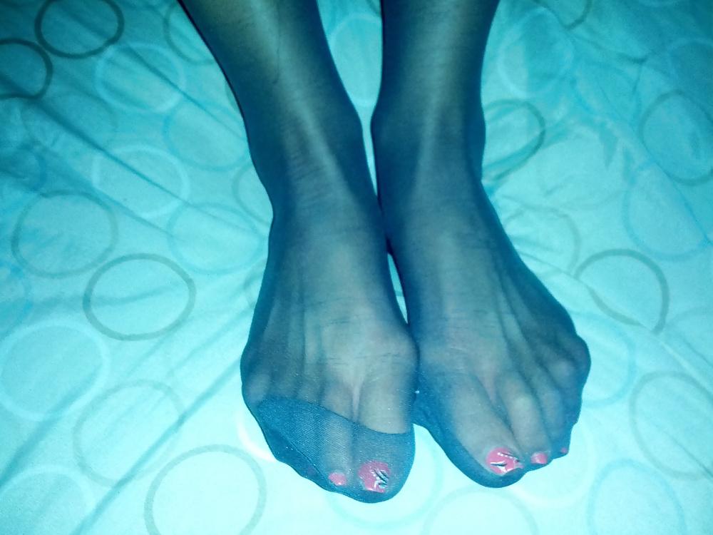 6P Wife's feet and pussy