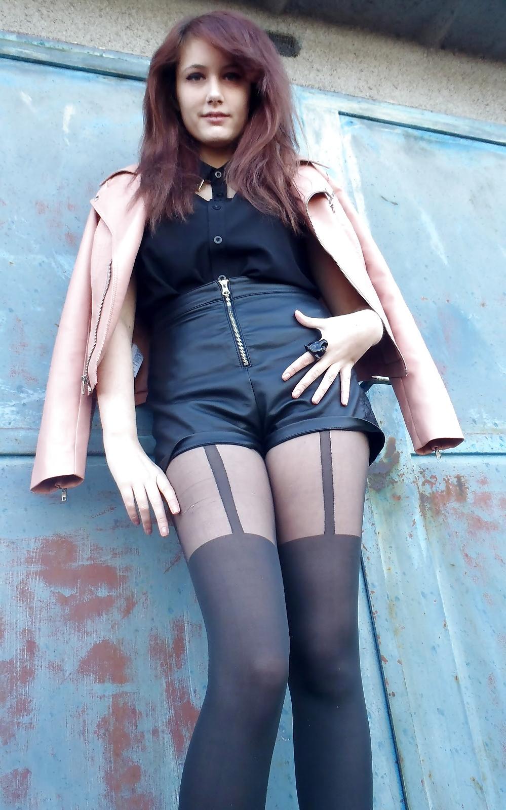 16P Pantyhose Girls