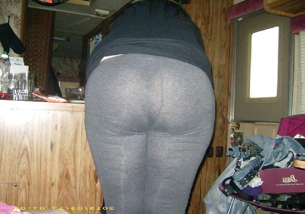9P YOUNG COUPLE LOOKING FOR BBC