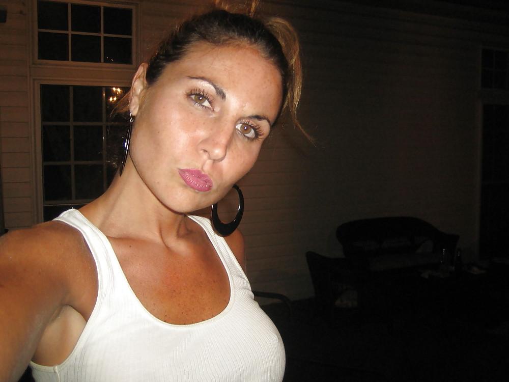 17P Hot Amateur MILF