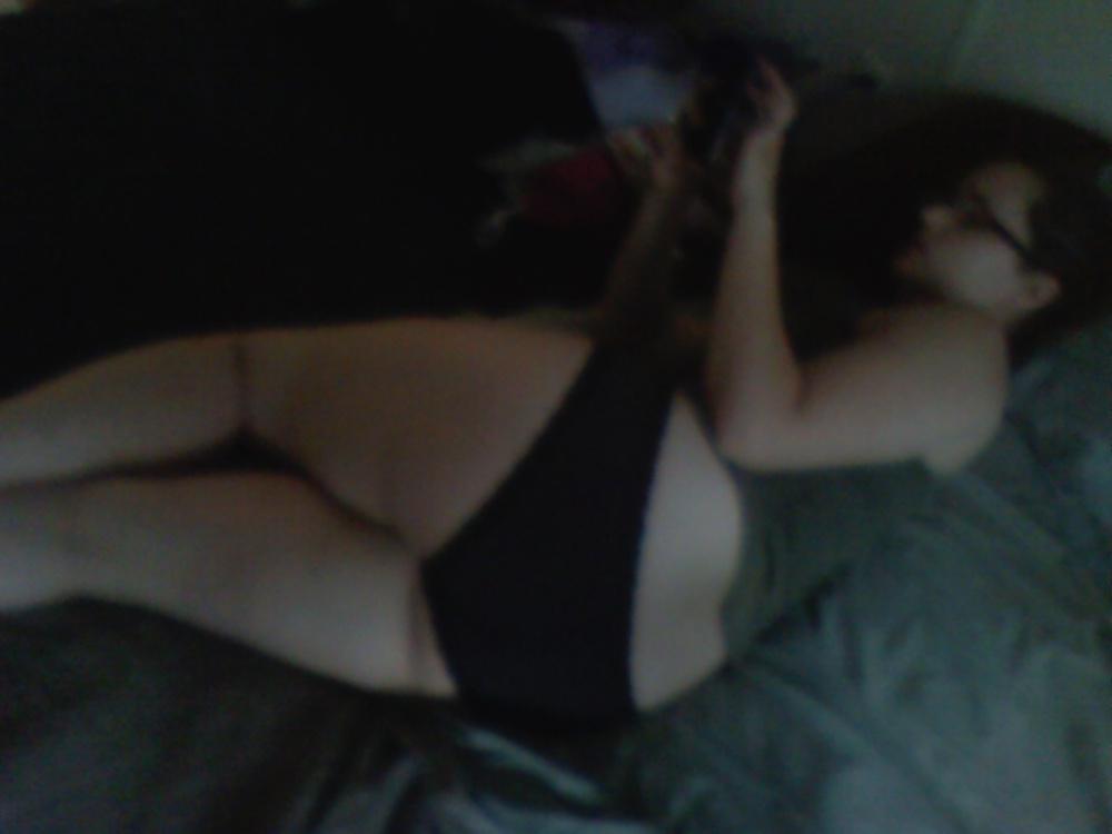 12P Amateur Brunette MILF