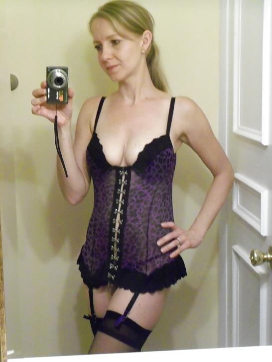 25P Blonde Amateur MILF