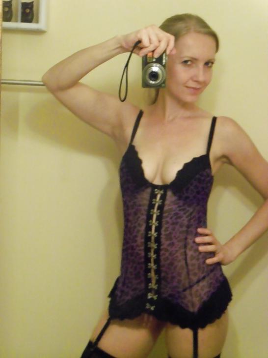 25P Blonde Amateur MILF