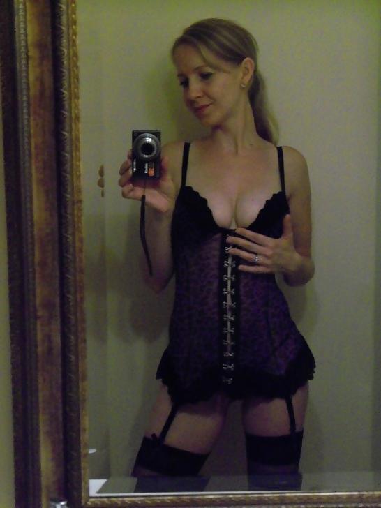 25P Blonde Amateur MILF