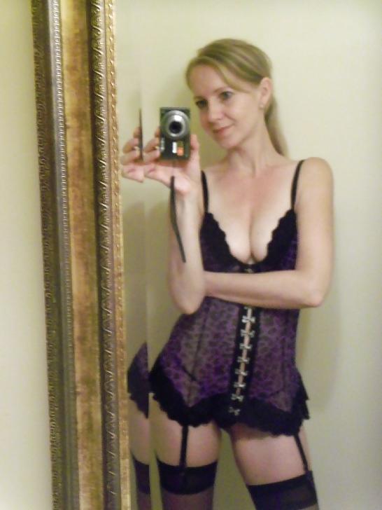 25P Blonde Amateur MILF