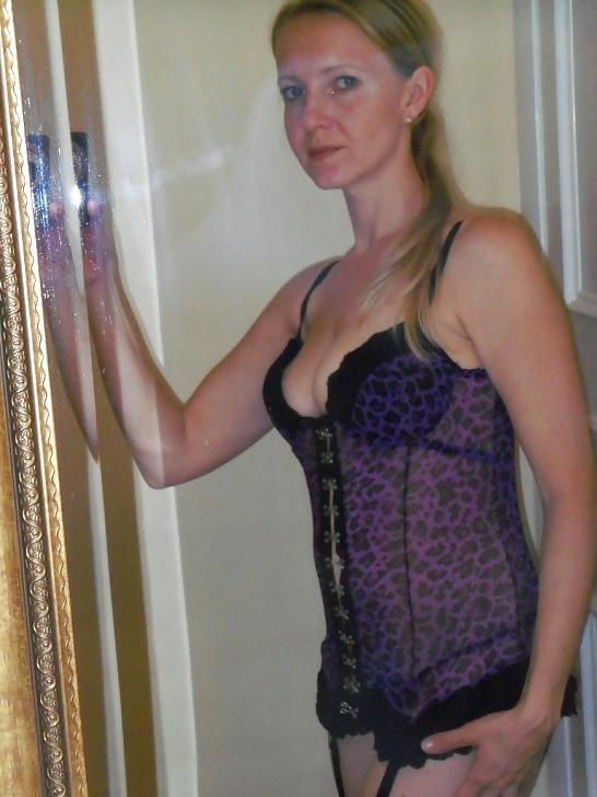 25P Blonde Amateur MILF