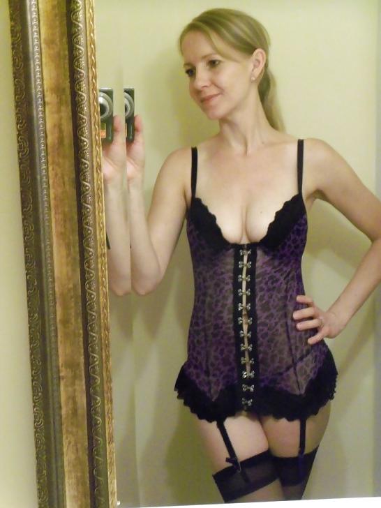 25P Blonde Amateur MILF