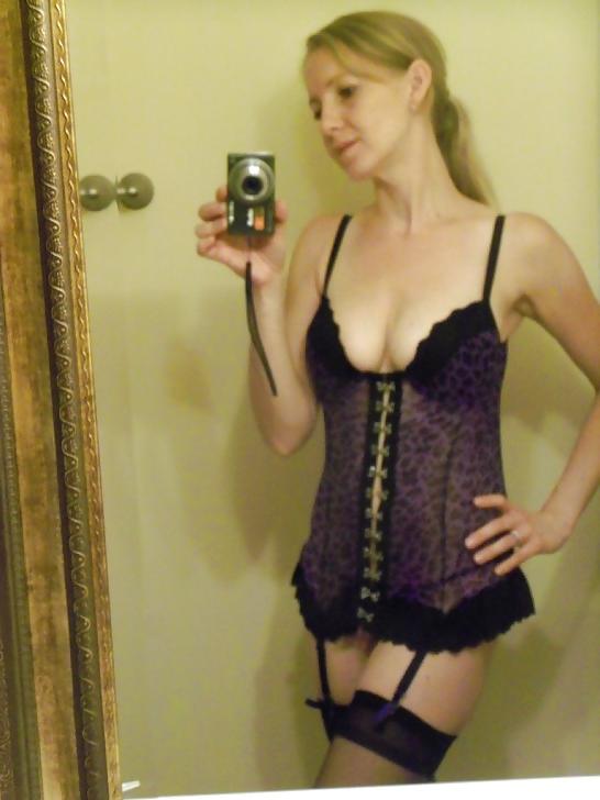 25P Blonde Amateur MILF