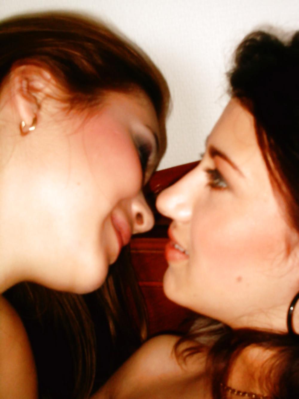 25P Two beautiful Amateur Lesbian - Lost Camera