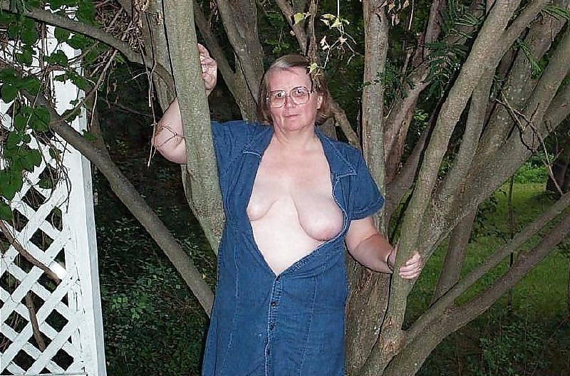 10P KINKY GRANDMOTHER