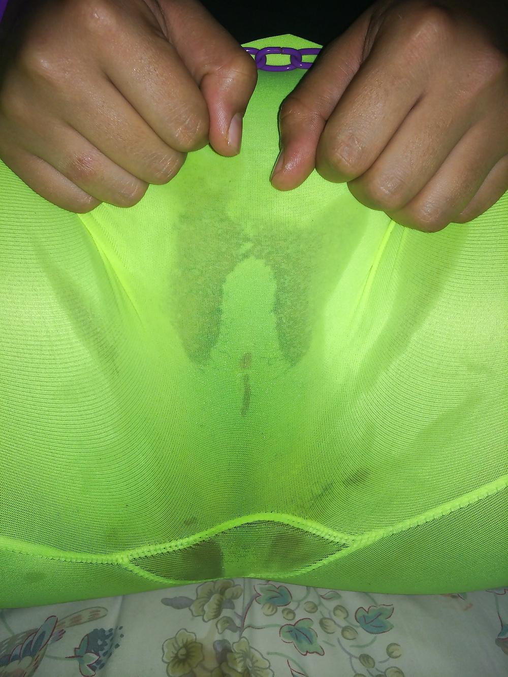 7P Arab hijab in yellow oiled leggins 