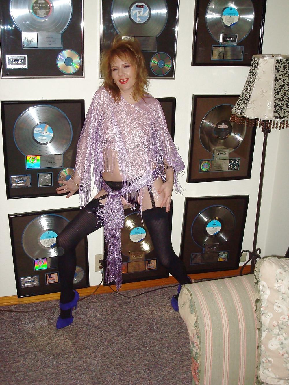 25P Perfect Amateur MILF