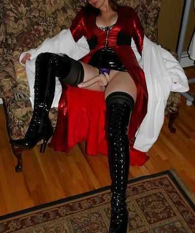 18P Hot milf wearing strap on