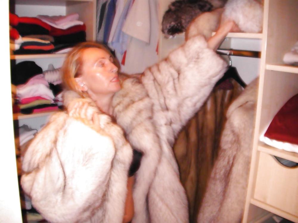 12P Amateur milf with furcoat