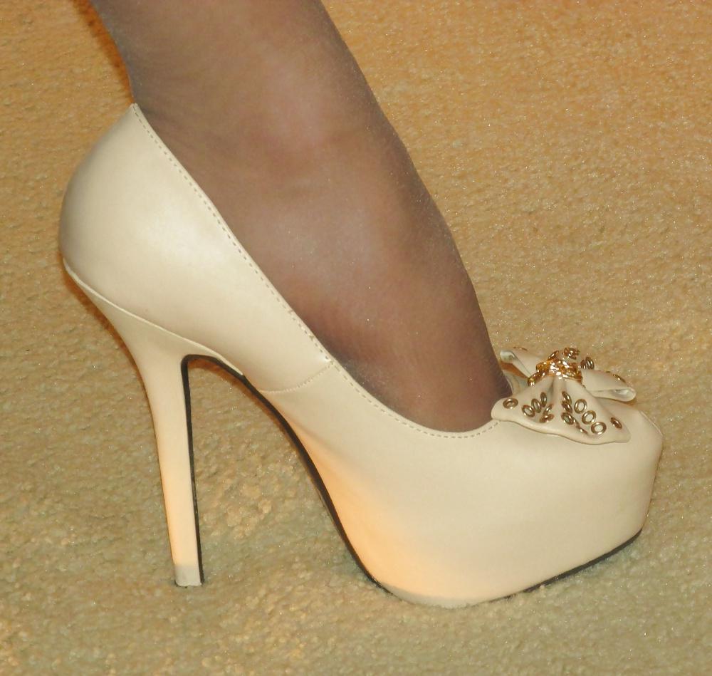16P My feet in Nylons and Heels for BBC