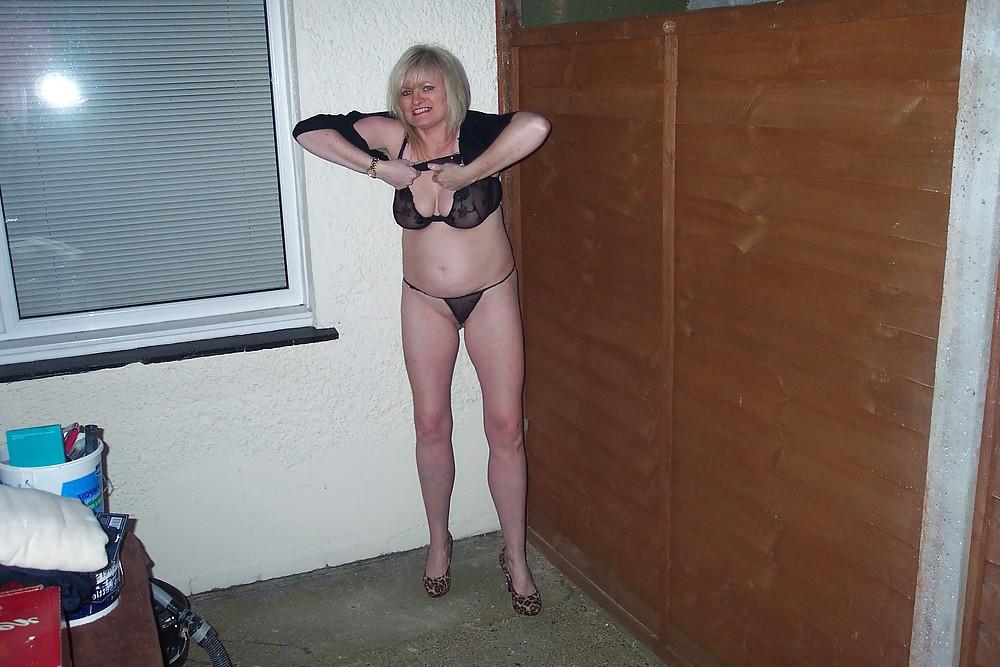 18P UK Amateur Slut Milf Samantha 25