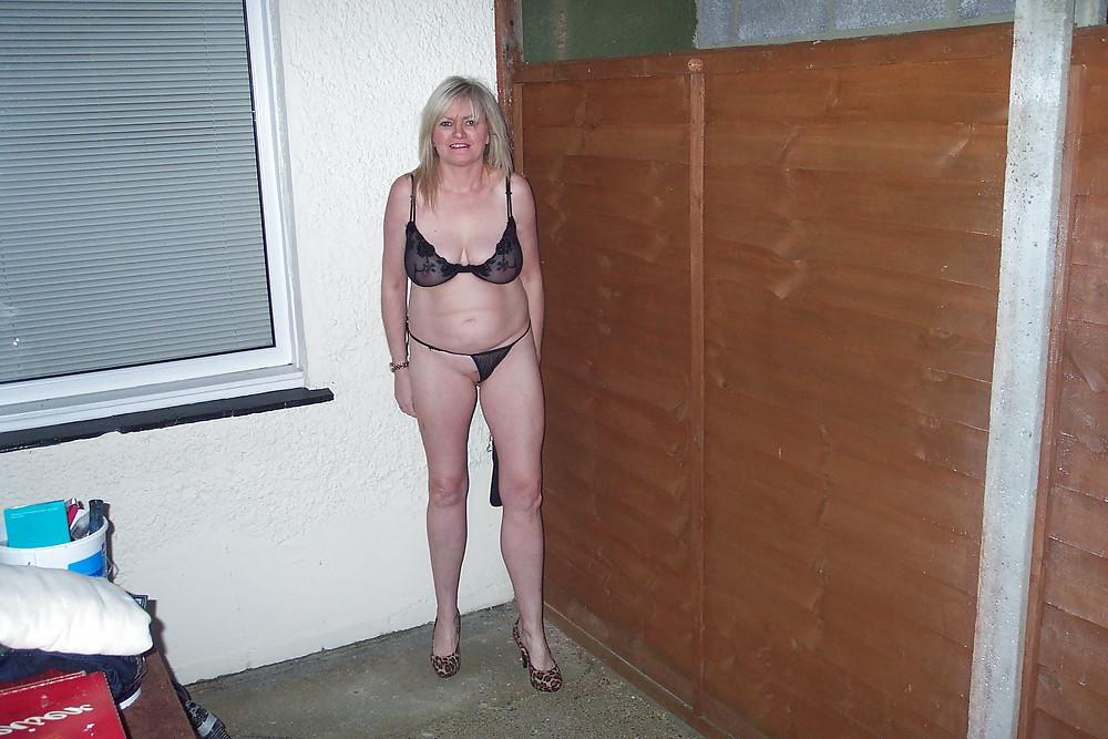 18P UK Amateur Slut Milf Samantha 25