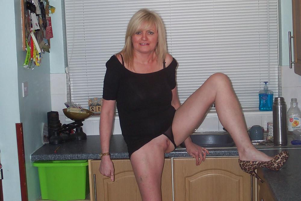 18P UK Amateur Slut Milf Samantha 25