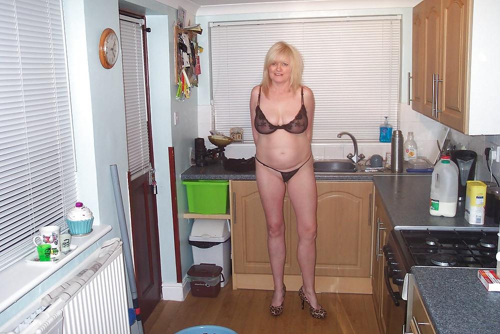 18P UK Amateur Slut Milf Samantha 25