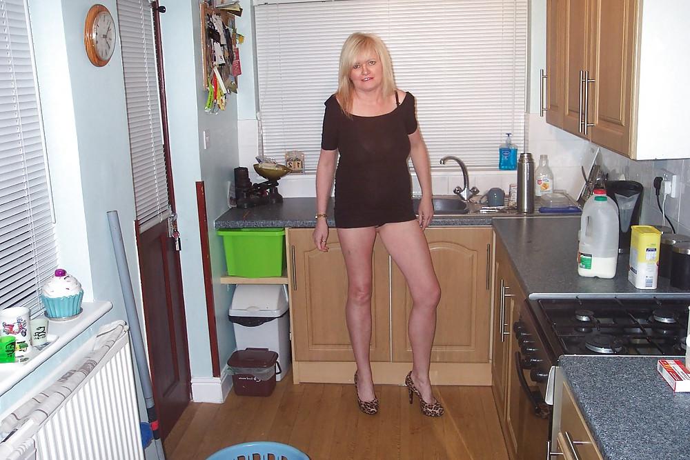 18P UK Amateur Slut Milf Samantha 25
