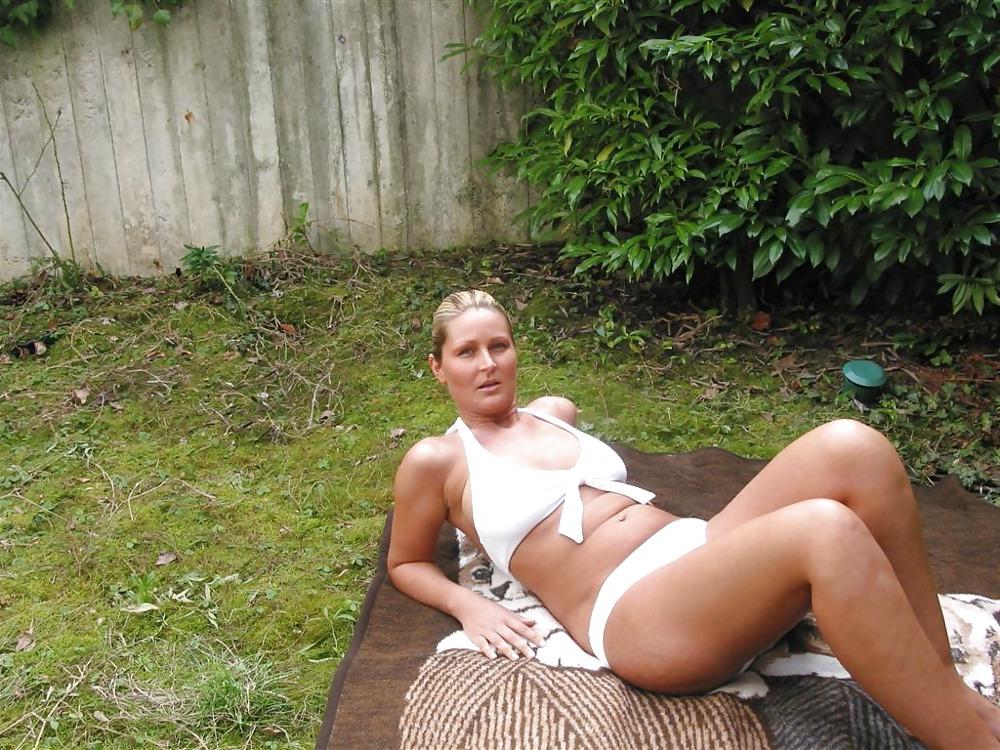 13P Amateur milf keeps sending me pics