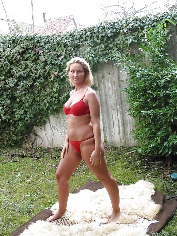 13P Amateur milf keeps sending me pics