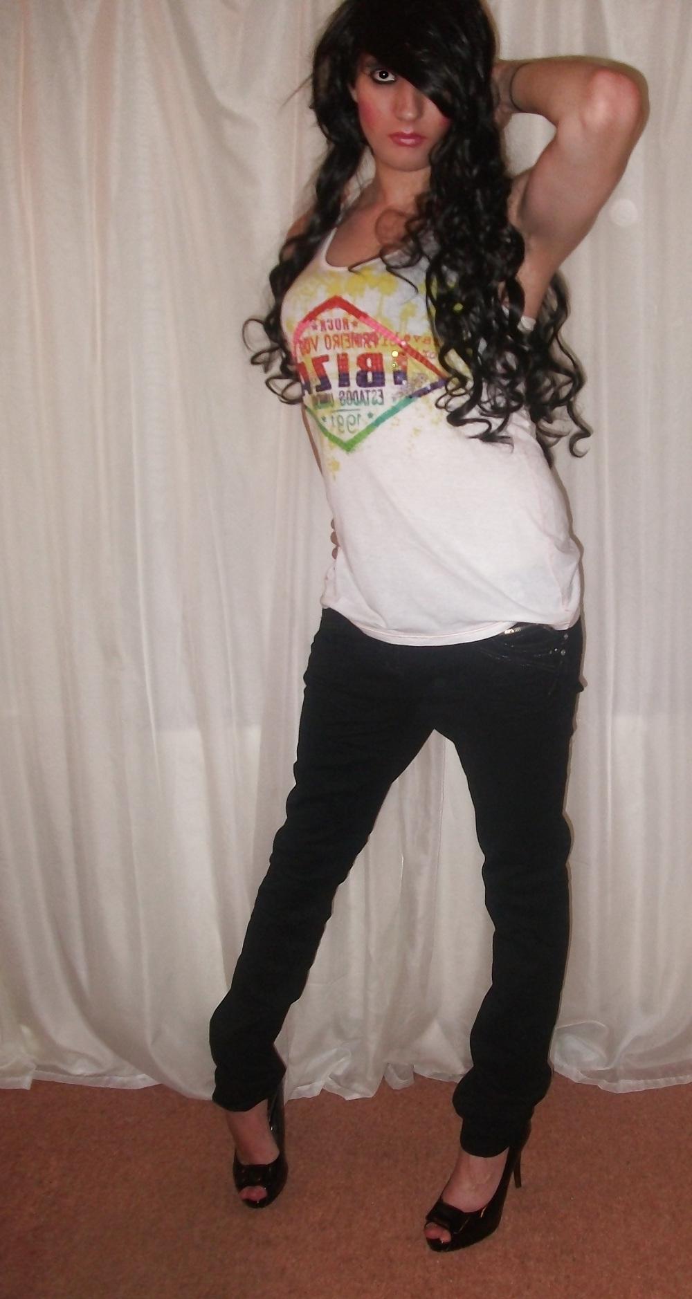 11P This white slut ?(me)