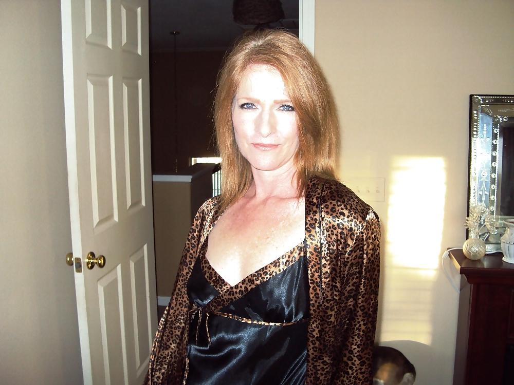 20P Sexy Amateur MILF