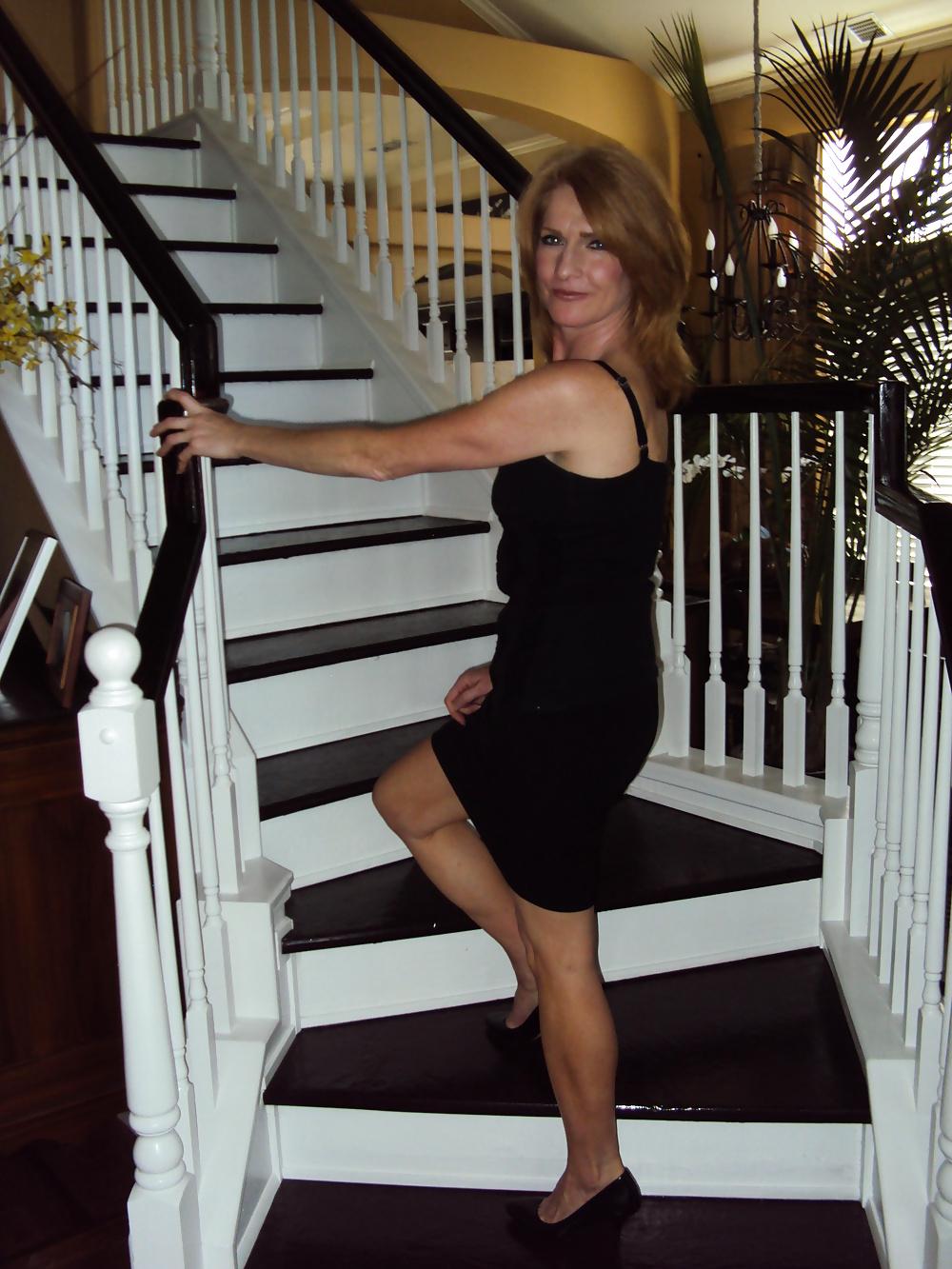 20P Sexy Amateur MILF