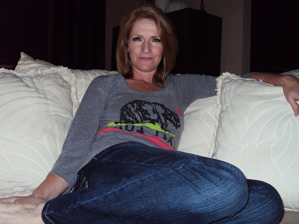 20P Sexy Amateur MILF