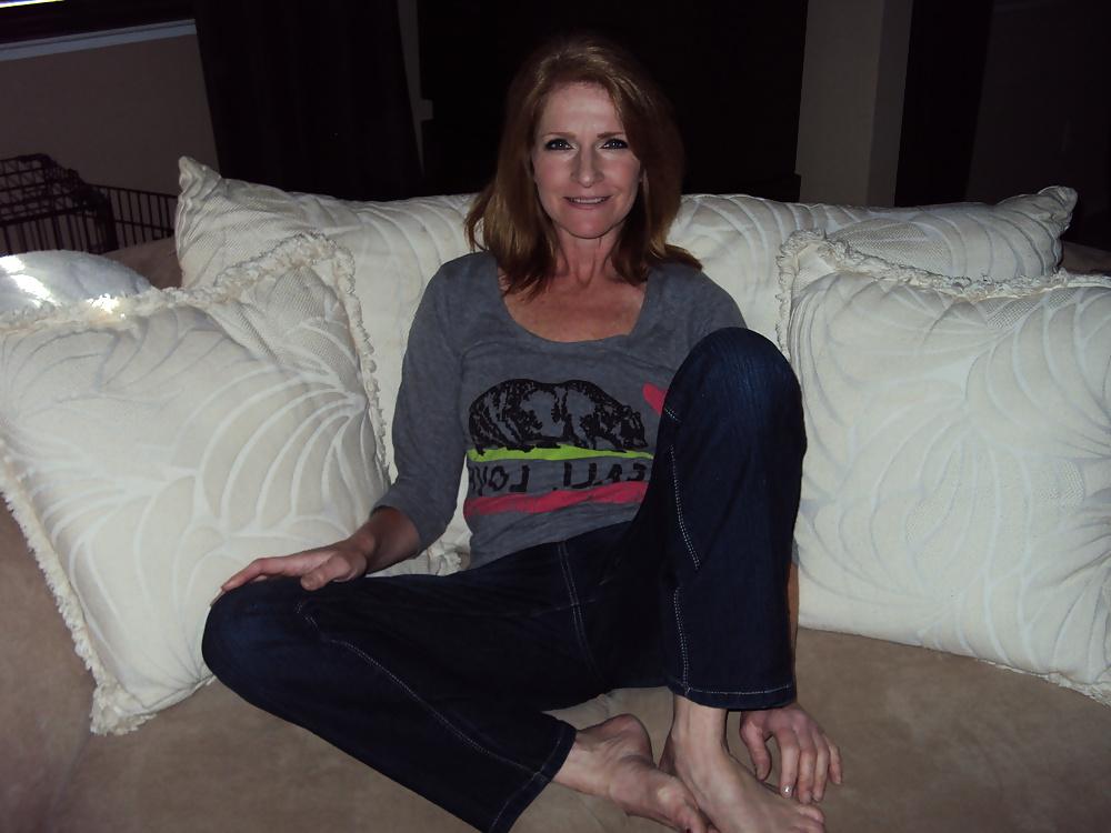 20P Sexy Amateur MILF