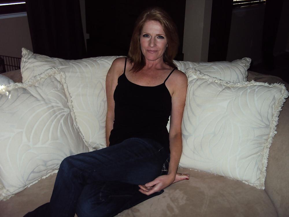 20P Sexy Amateur MILF