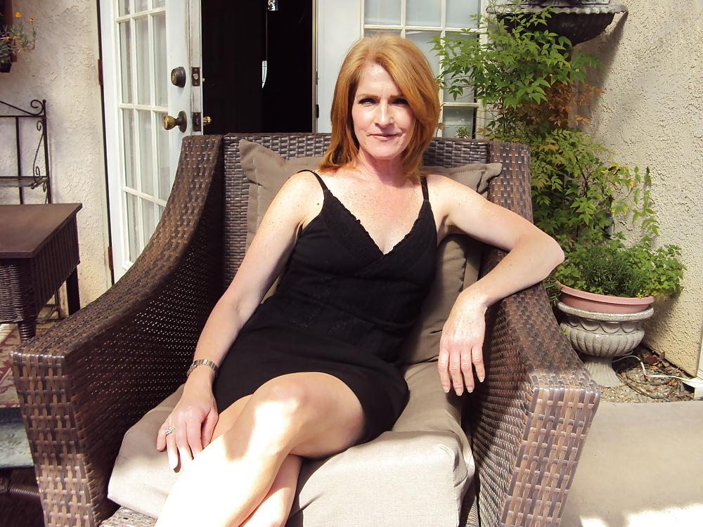 20P Sexy Amateur MILF