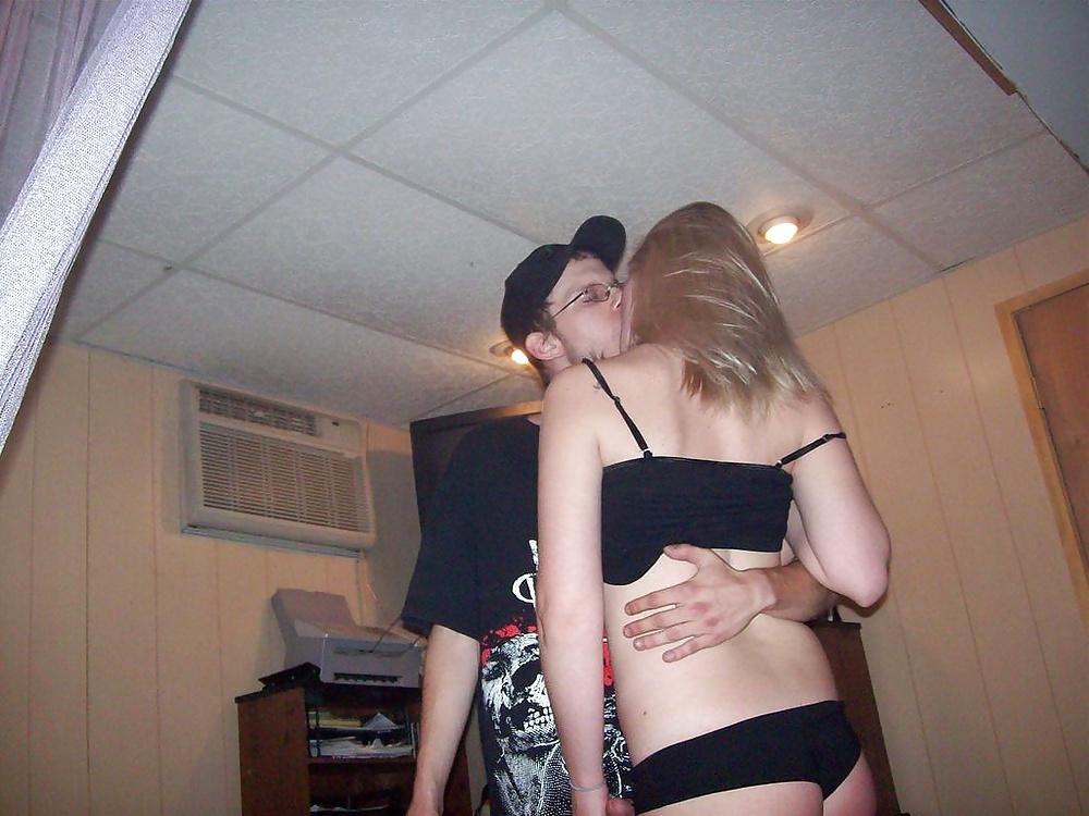 25P Young couple - Alanis