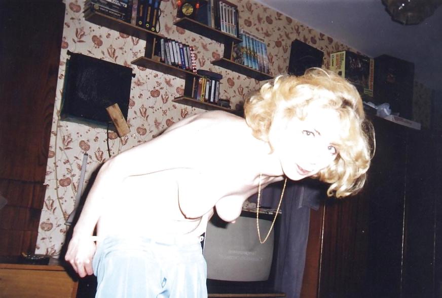 25P Some pics of Amateur Milf