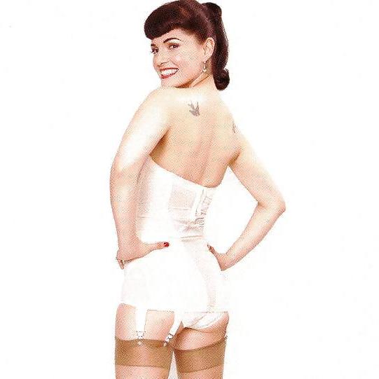 10P Modern Pin Up Bernie Dexter