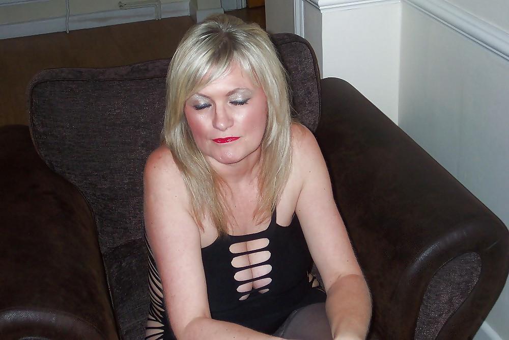 25P UK Amateur Slut Milf Samantha My Faves