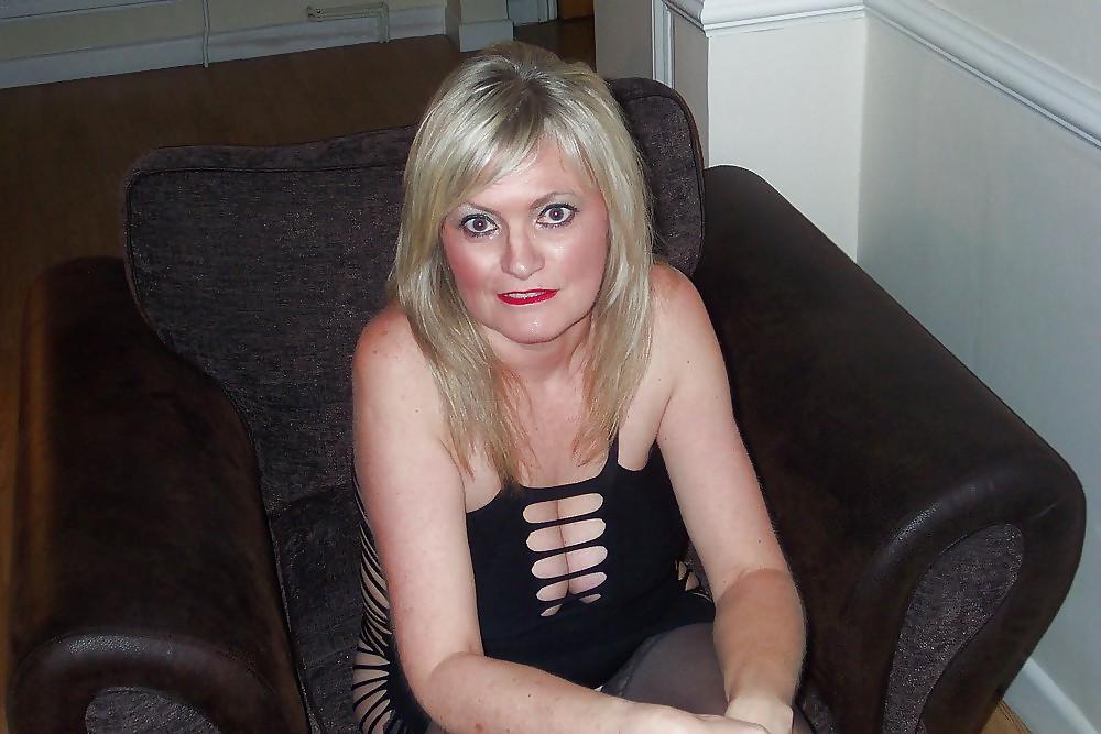 25P UK Amateur Slut Milf Samantha My Faves