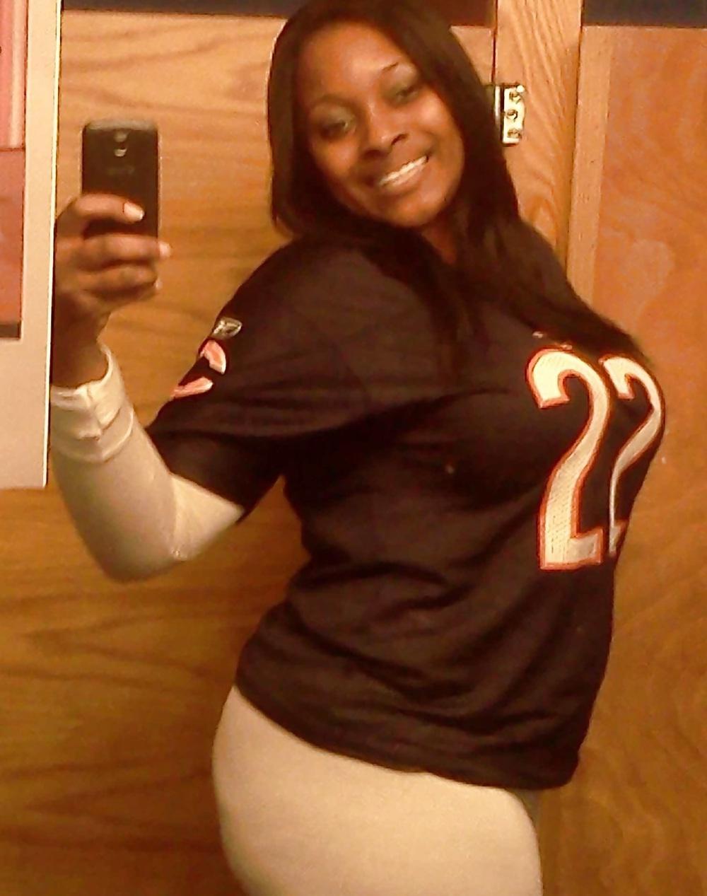 16P Cute black milf amateur